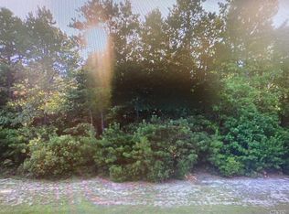 11 Henrys Hollow Ct, East Quogue, NY 11942