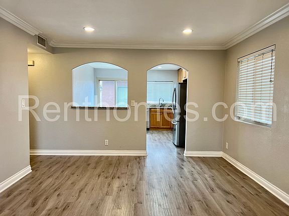 2nd image of 1463 N Broadway N