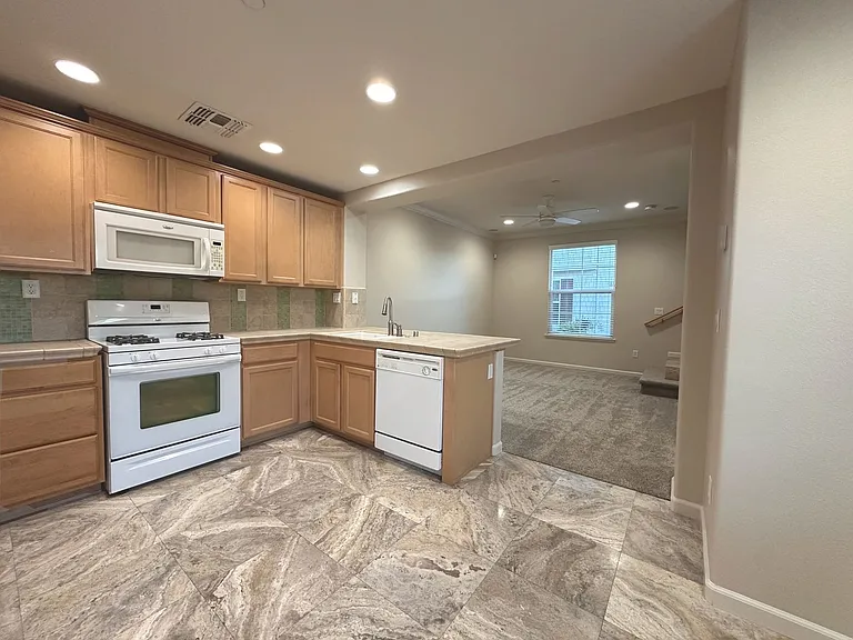 6104 Rockport Ln — Photo 3