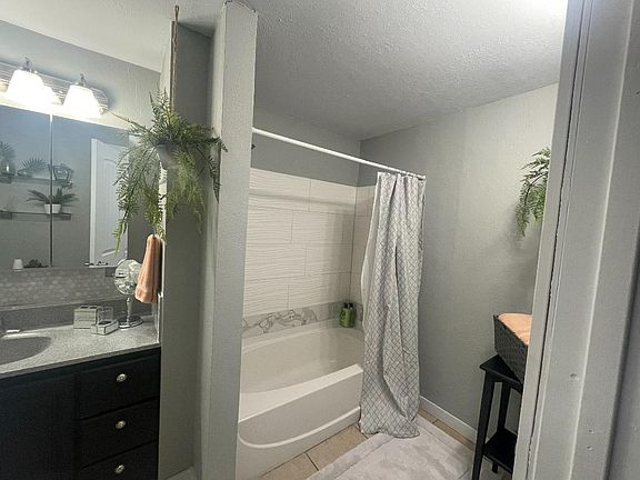 3rd image of 629 SE 6th St #629