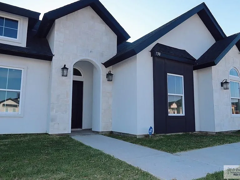 738 Foster Ln — Photo 2