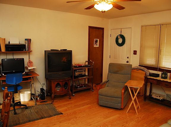 3rd image of 2321 W Greenwood Ave