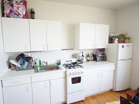 2nd image of 5959 N Kenmore Ave #200