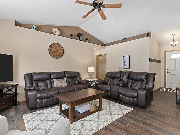 3rd image of 1177 Silver Birch Dr