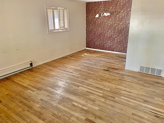 3rd image of 4021 Manor Dr