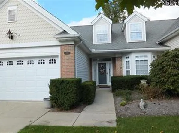 211 Rosebury Ct #27, Mayfield Heights, OH 44124