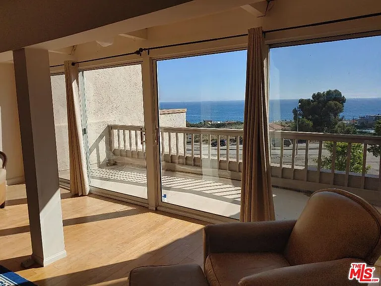 23918 De Ville Way #B — Photo 3