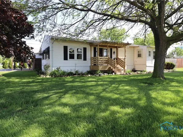 12432 Roachton Rd, Perrysburg, OH 43551