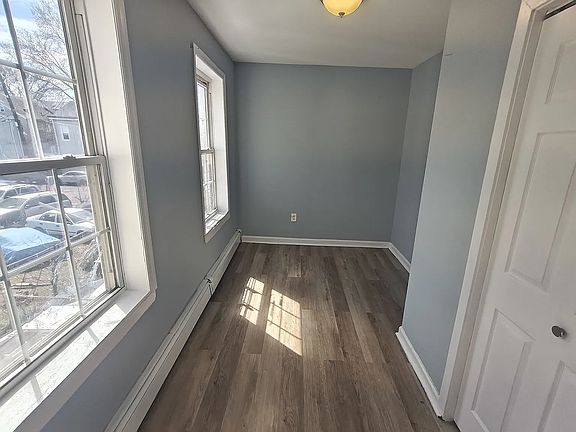 4th image of 128 E Holsman St #6C