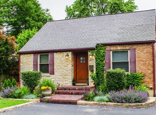 370 55th St, Clarendon Hills, IL 60514