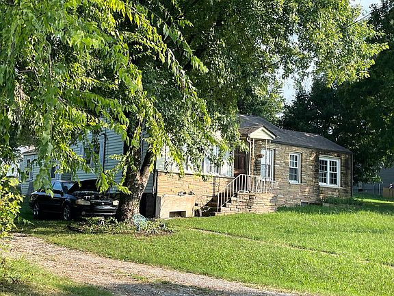 3rd image of 251 Cedar Ave