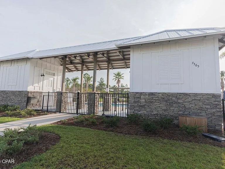 1881 Pointe Dr — Photo 33