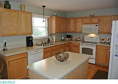 3rd image of 135 Glen Crossing Dr