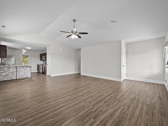 5th image of 303 Connie Court