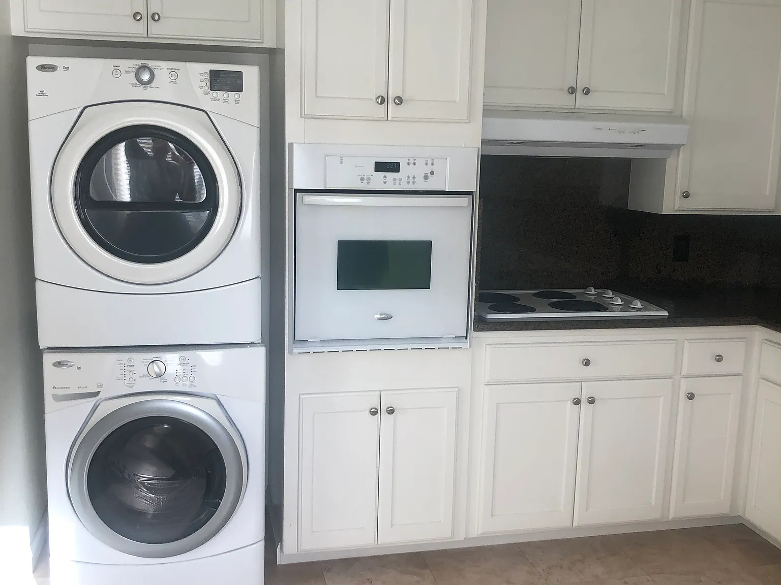 2 bed, 800 sqft, $2,600 — Photo 2