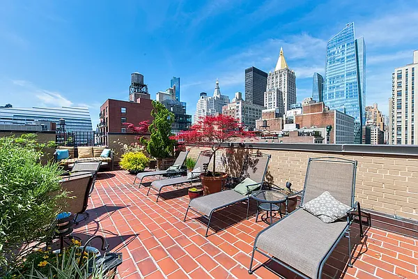 Sold by Compass | media 25