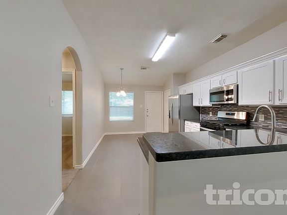 4th image of 25402 Holyoke Ln