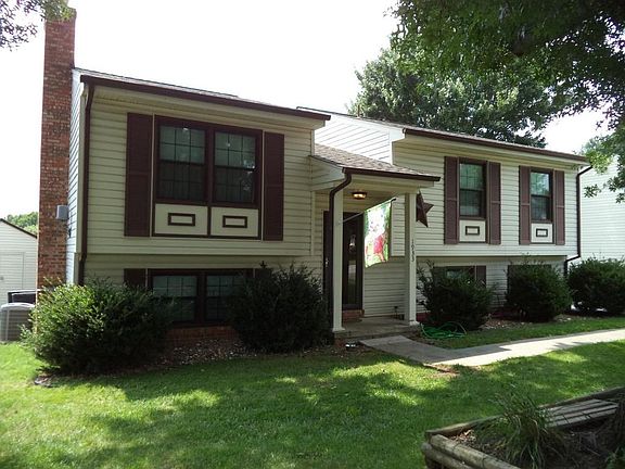 3rd image of 1933 Cambridge Dr