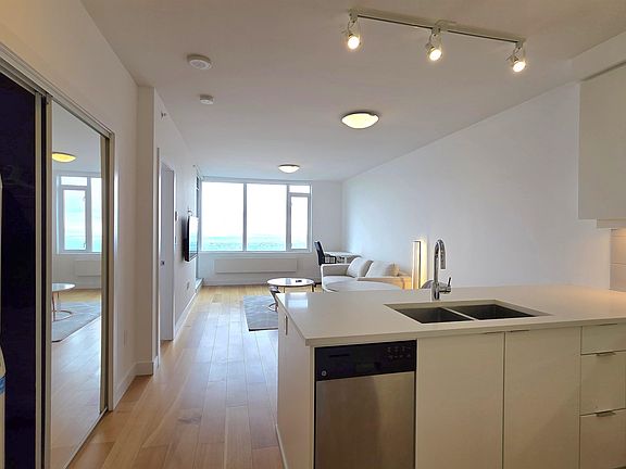 3rd image of 9393 Tower Rd #1505