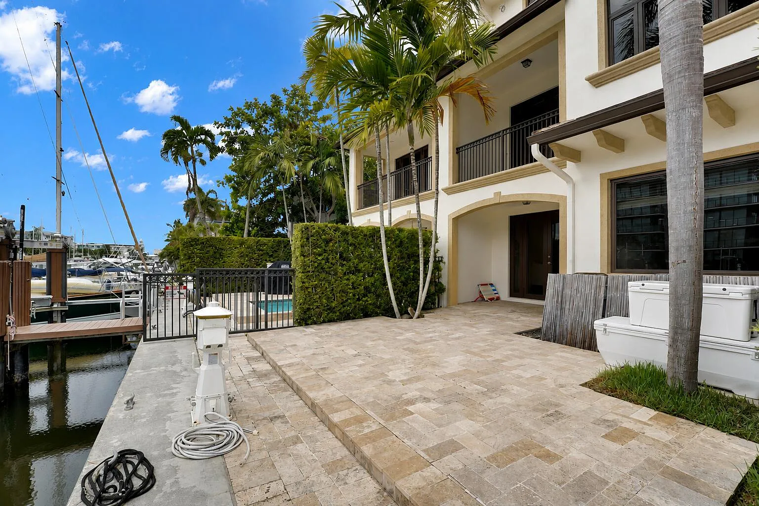 4 bed, 4.5 bath, 3303 sqft, $12,000 — Photo 4
