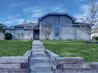 1517 Autumn Breeze Ln, Lewisville, TX 75077