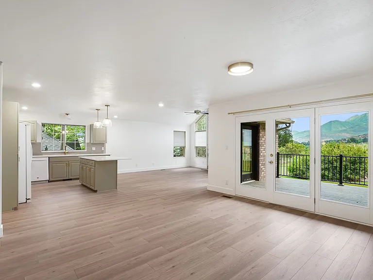1275 Cambridge Ct — Photo 10