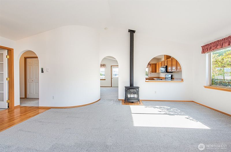 3rd image of 100 Bay View St