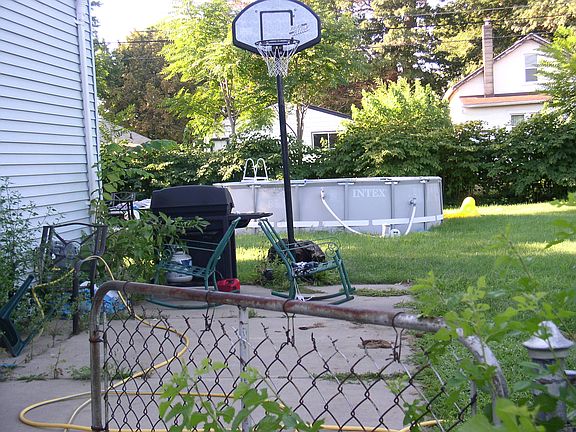 3rd image of 712 E Harry Ave