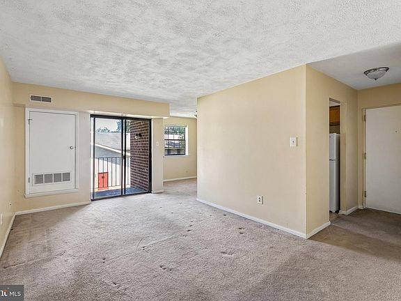 4th image of 2419 Pond View Dr