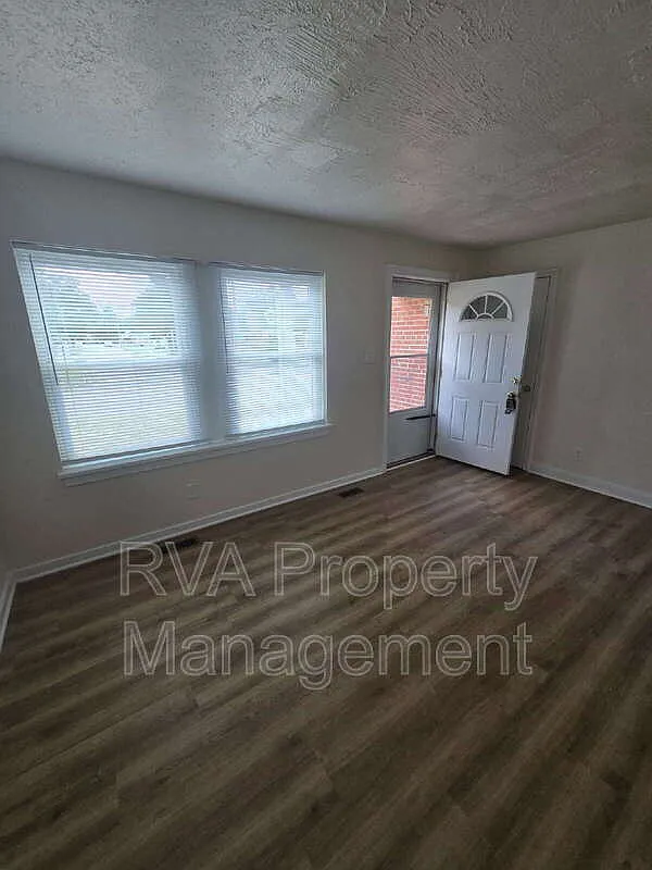 4 bed, 1.0 bath, 1156 sqft, $1,650 — Photo 4