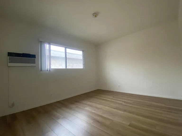 1241 Amherst Ave #8 — Photo 12