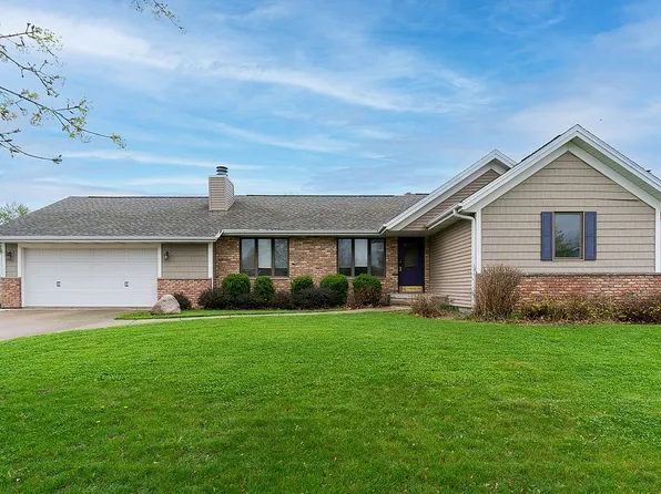 6009 Purple Dr NE, Cedar Rapids, IA 52402