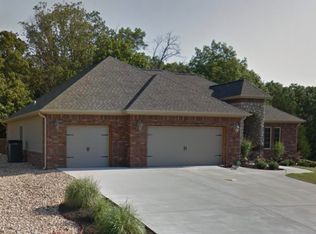 2 Roberts Ln, Bella Vista, AR 72714