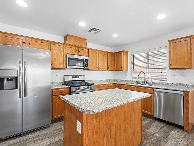 7970 Pomona Valley Ct — Photo 5