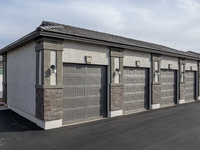 Vlux at Peoria Heights — Photo 31