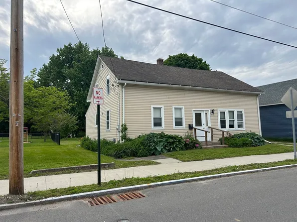 18 Crotteau St, Adams, MA 01220