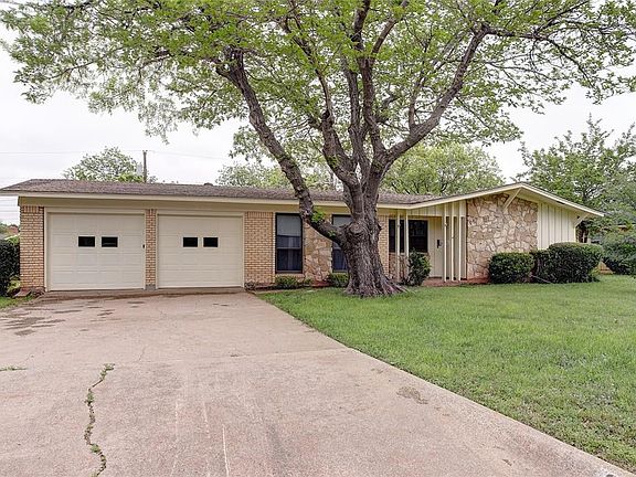 2nd image of 2525 Crescent Dr
