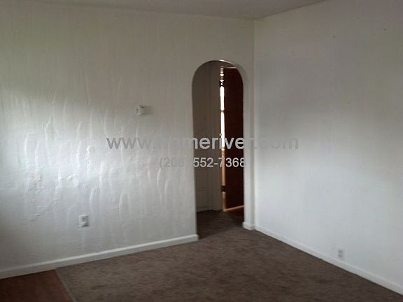 5th image of 218 E 19th St