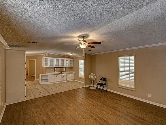 4th image of 2906 Caprice Dr
