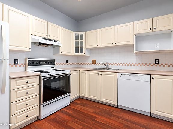 4th image of 4738 53rd St #311