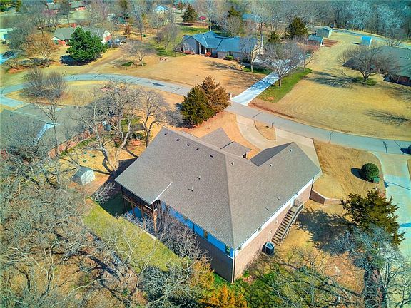 2nd image of 1912 Oak Creek Dr
