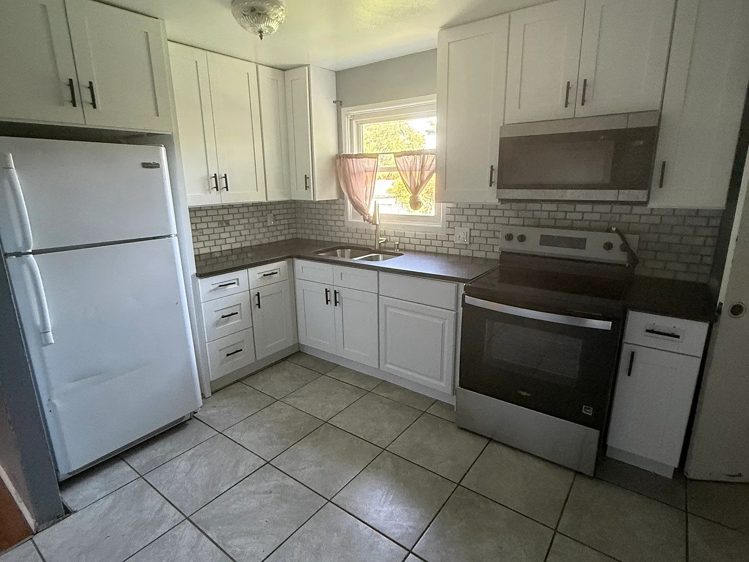 3 bed, 1000 sqft, $1,600 — Photo 4