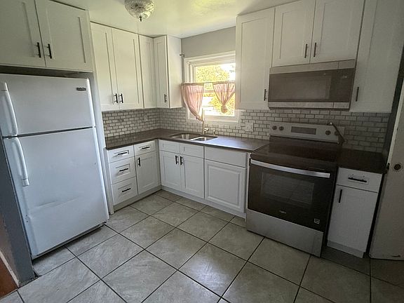 4th image of 11832 Criterion Ave