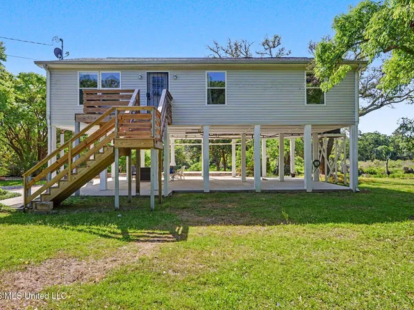 3589 Foster Dr, Pass Christian, MS 39571