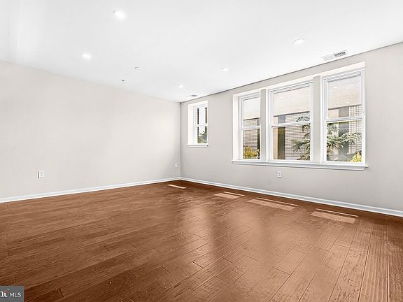 4th image of 1109 O St NW APT 302