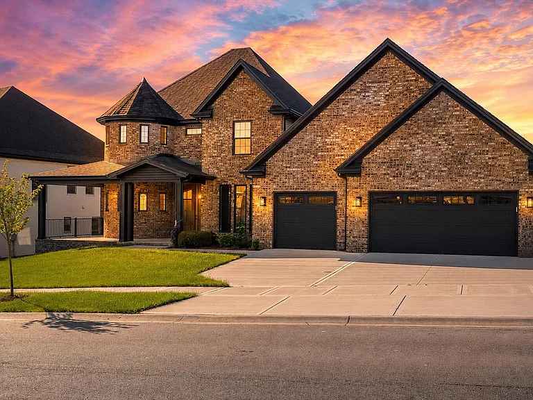 413 Weston Park — Photo 1