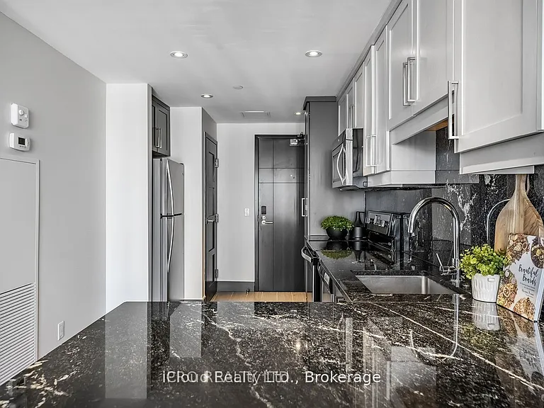 330 Phillip St #S-1903 — Photo 9