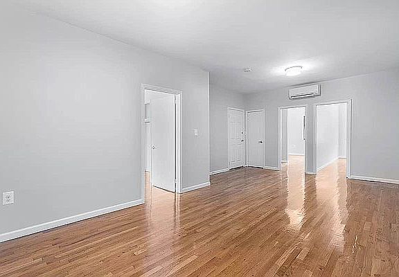 5th image of 730 Manhattan Ave #1A