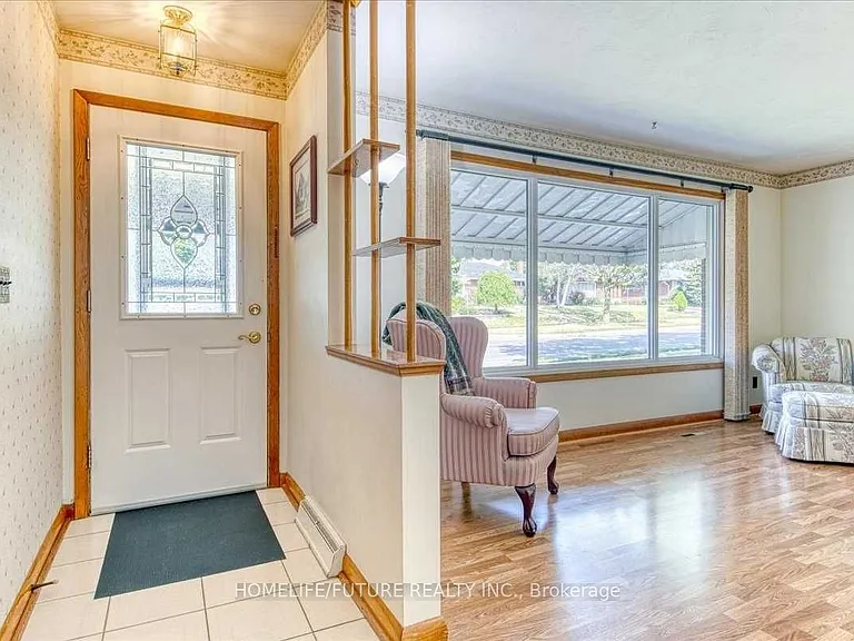 581 Gibbons St — Photo 10