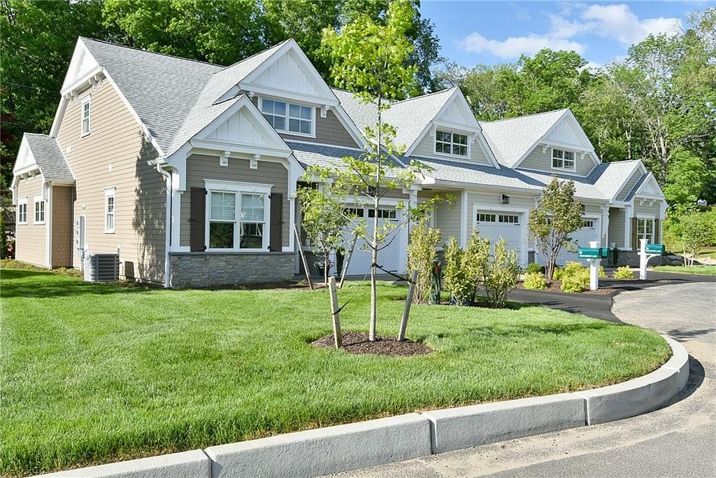 49 Travelers Ct, East Greenwich, RI 02818 Zillow